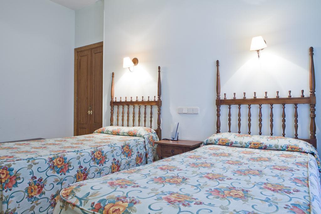 Hotel Rey Nino อาบีลา ภายนอก รูปภาพ